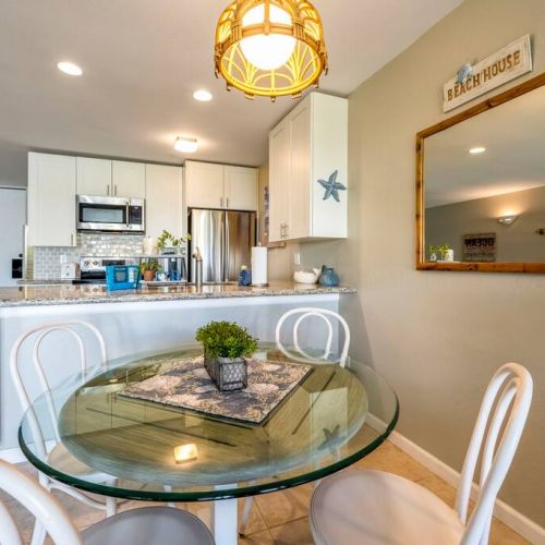 Dining table right off the kitchen.