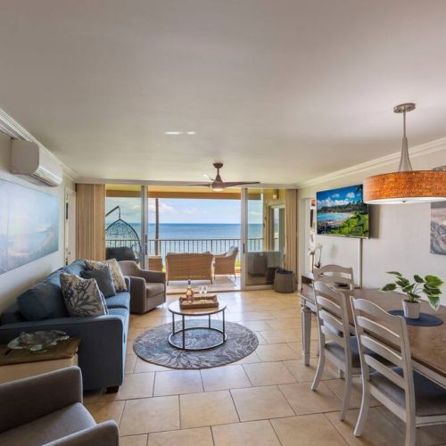 Ocean views throughout this unit.