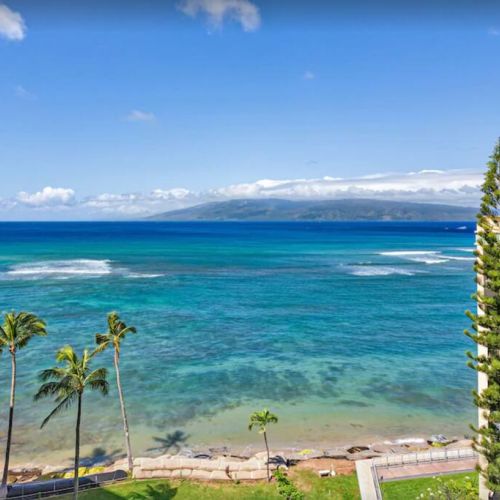 Amazing ocean and Molokai island view from this private lanai.