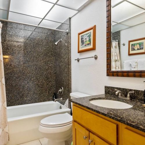 All luxury bathroom essentials provided courtesy of Stay Aloha.