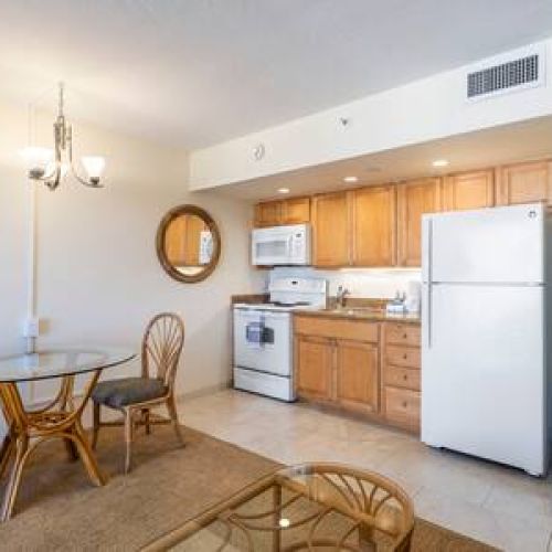 Dining area right off kitchen