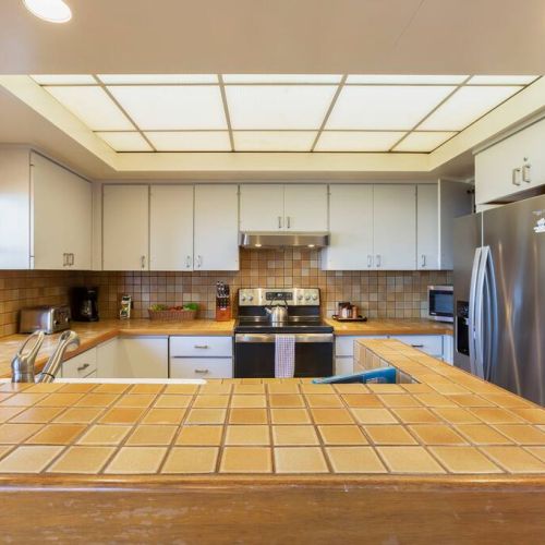 Fully equipped kitchen to cook a home cooked meal.