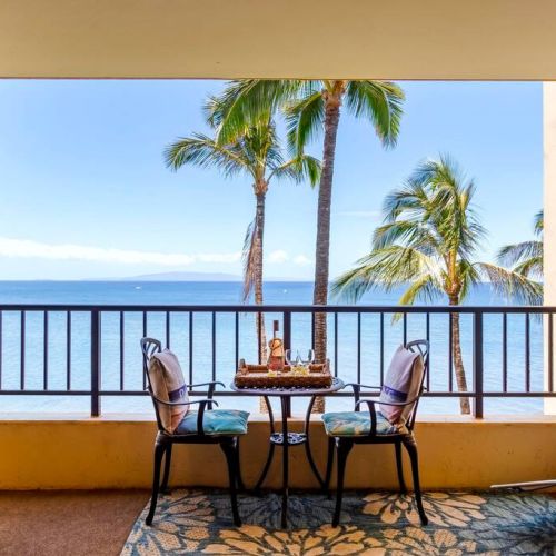 Large private oceanfront lanai.