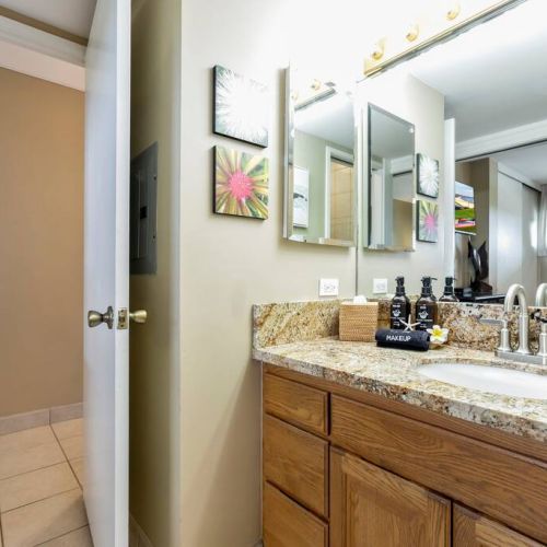 Luxury organic bath essentials courtesy of Stay Aloha.