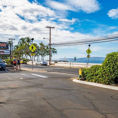 Kihei Kai Nani entrance across from Kam II beach.