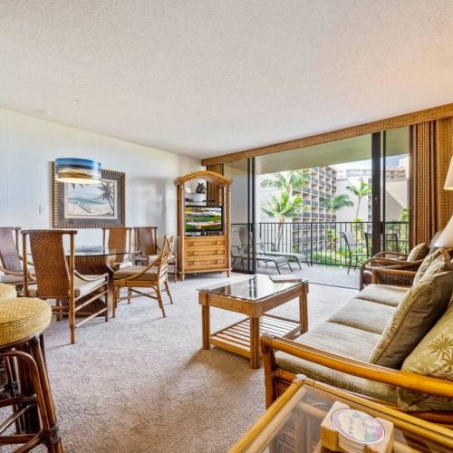 Classic Hawaiian aesthetic at Kaanapali Shores 423.