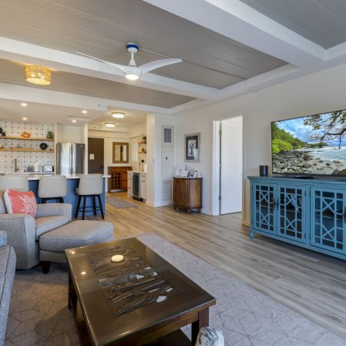 Central AC, fan, Smart TV, sofa sleeper, and sitting chairs.