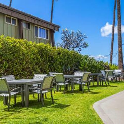 Additional dining area near BBQ
