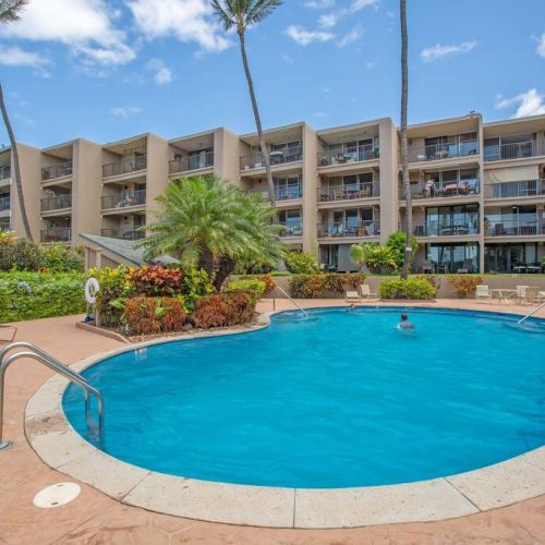 Hale Ono Loa pool area