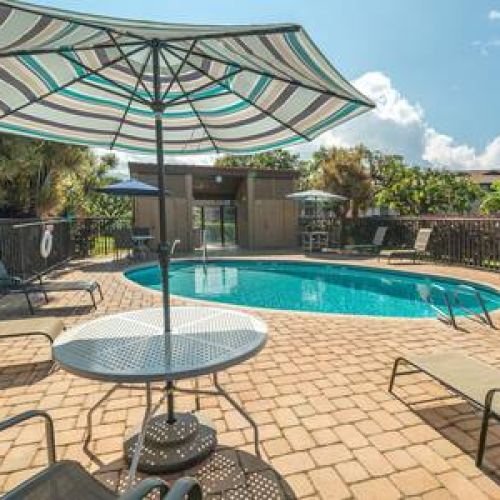 Maui Vista pool area with seating