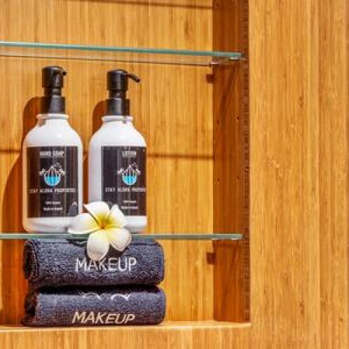 Luxury Organic bath essentials courtesy of Stay Aloha.