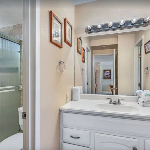 Full bathroom with all the essentials.