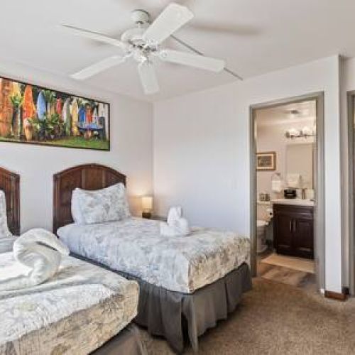 2nd bedroom features 2 twin bed that can converted to 1 King. Please specify before your arrival