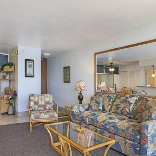 Clean, classic, Hawaiiana decor throughout