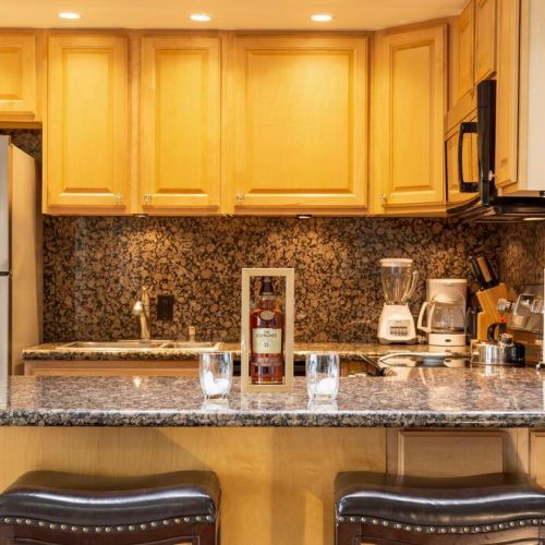 Breakfast bar/island for two.