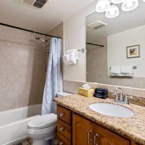 Luxury organic bath essentials and make up towels courtesy of Stay Aloha Properties