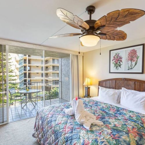 King size bed, ocean view, and swan towels...