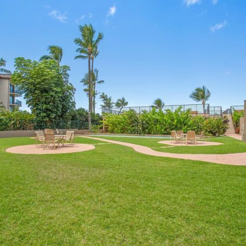 Hale Ono Loa grounds