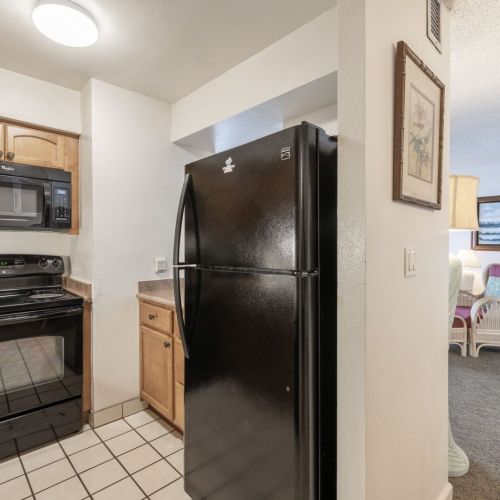 Full equipped kitchen to enjoy a home cooked meal.