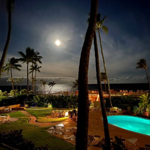 Full moon at Hale Ono Loa 212. The nights are just as beautiful...