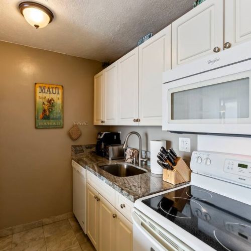 Fully equipped kitchen.