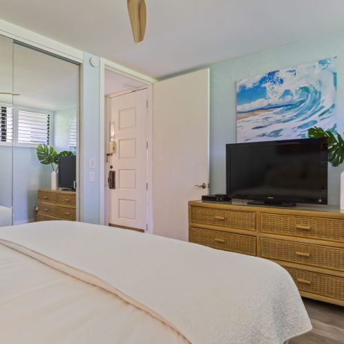 Bedroom has TV with cable