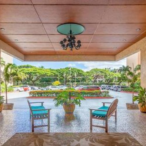 Royal Kahana entrance