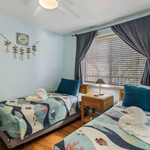USB nightstand charger, ceiling fan, and 2 Twin beds