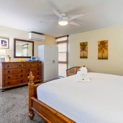 Stay cool with split AC in the bedroom also.