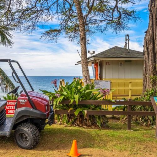 Lifeguard tower at Kam III beach.