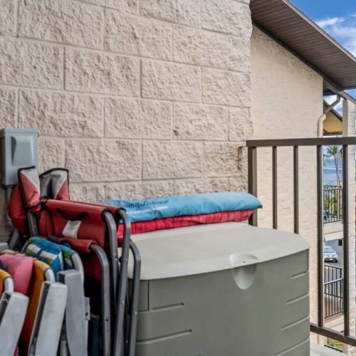 Beach gear located on the lanai for your use. Please rinse off before bringing back