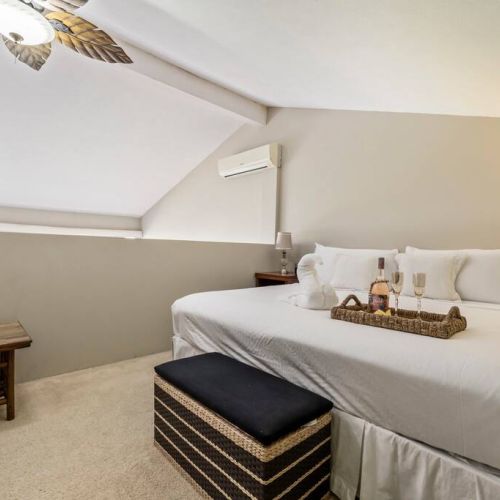 Upstairs loft bedroom with King size bed