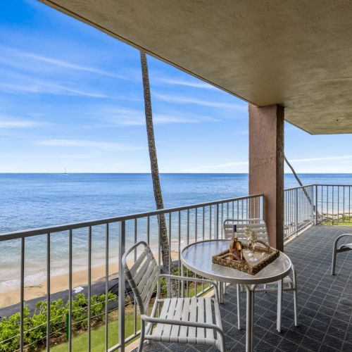 Plenty of seating on your oversized private lanai