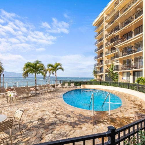 Hololani ocean front pool area
