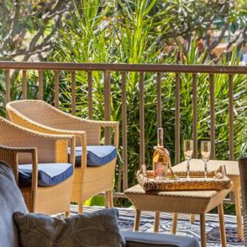 Cheers to your Maui memories!