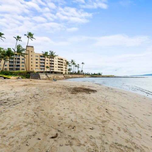 Beach around Menehune Shores.