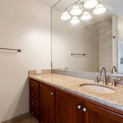 Downstairs ensuite bathroom