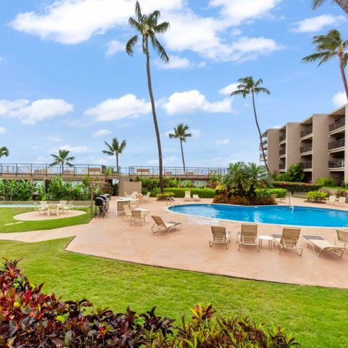 Hale Ono Loa pool area