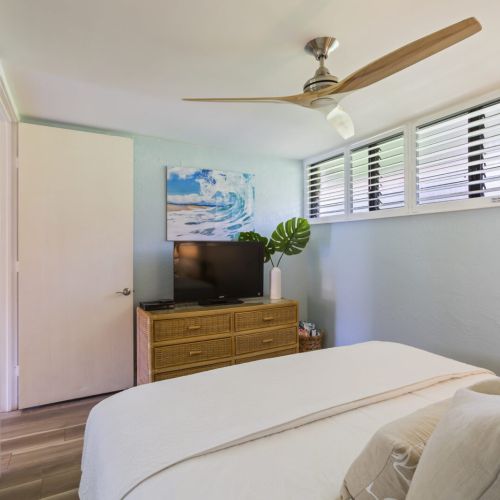 Spectrum Cable TV in bedroom also