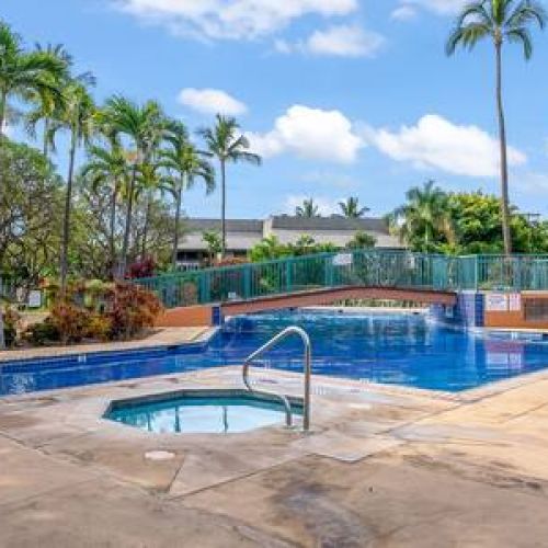 Swimming pool and spa area at Koa Resort