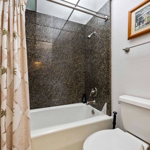 Full bathrooms feature tub/shower combo.