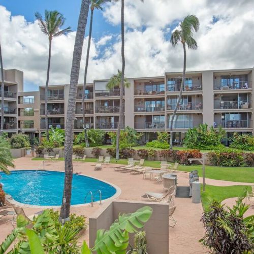 Hale Ono Loa grounds