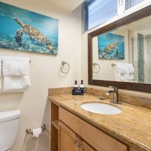 Fresh linens and organic lux bath products courtesy of Stay Aloha...