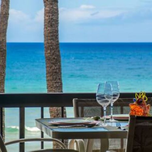 Table with a view... Welcome to the "Fish Condo" at Hale Mahina.