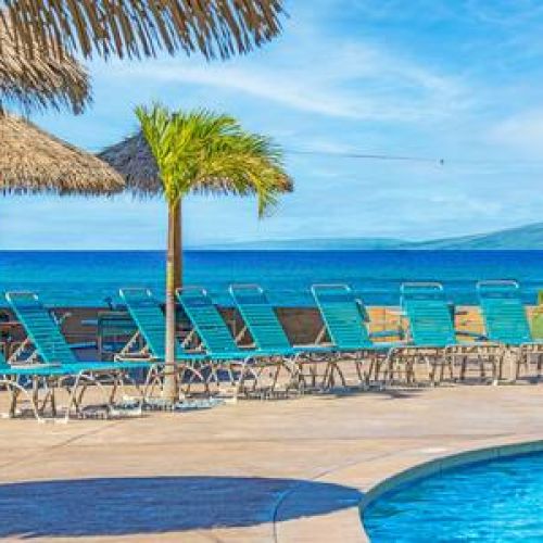 Royal Kahana Resort pool area with plenty of seating and an ocean view