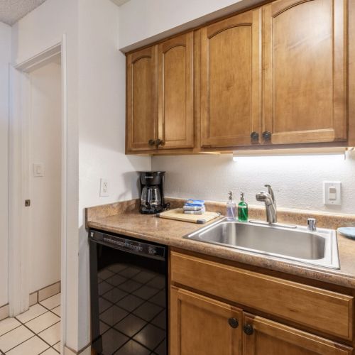 Full equipped kitchen to enjoy a home cooked meal.