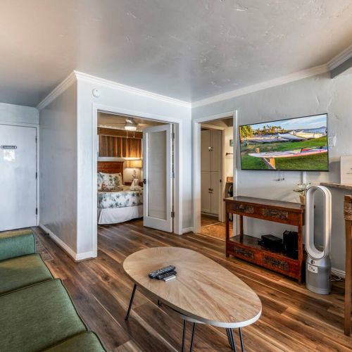 Although the entire complex of Hale Ono Loa does not have AC we have new fans in bedroom, living room, and lanai.