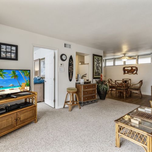 Stay cool and comfortable year round with central AC and plenty of seating