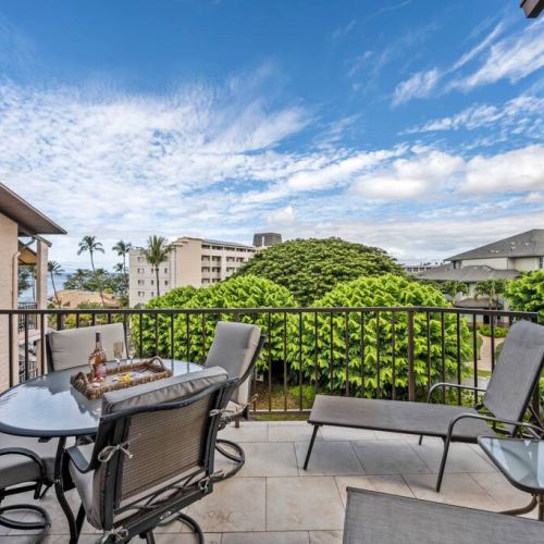Ocean view lanai with dining table and sun loungers