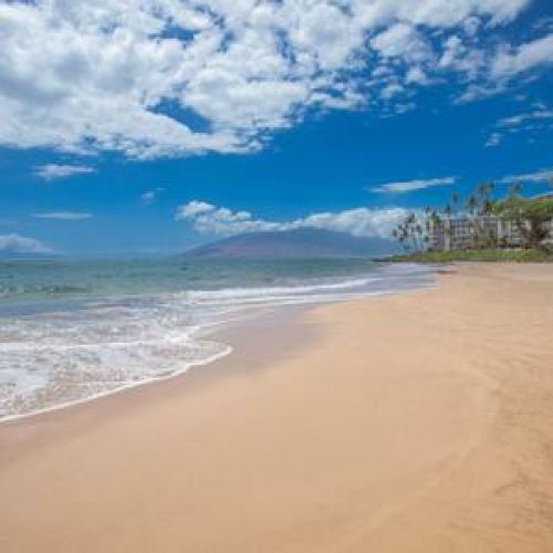Kamaole II Beach Park right across the street